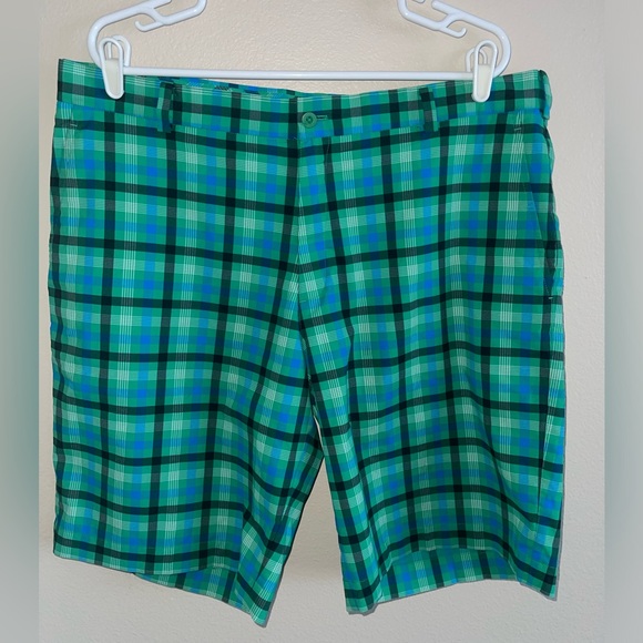 Nike Golf‎ Dri Fit Green Plaid Shorts W/Front & Back Pockets size 38 - Picture 1 of 3